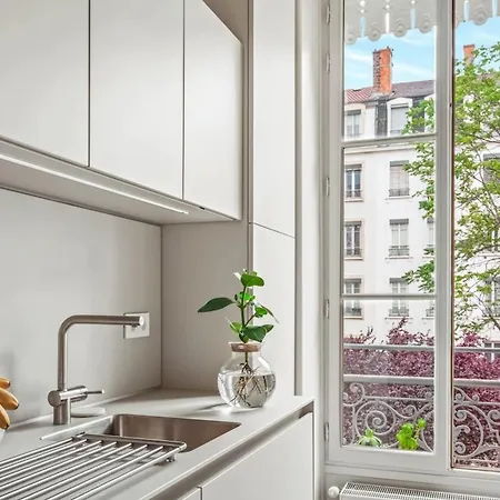 Le Vendome - Elegance & Charm In The Heart Of Lyon's 6th Arrondissement